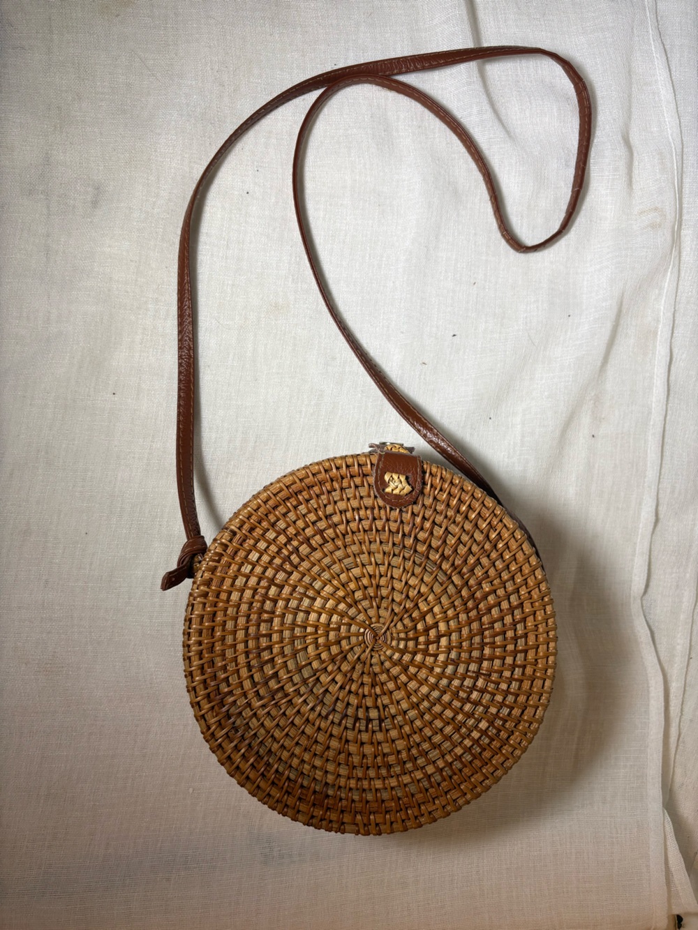 Handwoven Round Rattan Crossbody Bag Floral Fabric Inside Coastal Resortwear - Picture 7 of 8